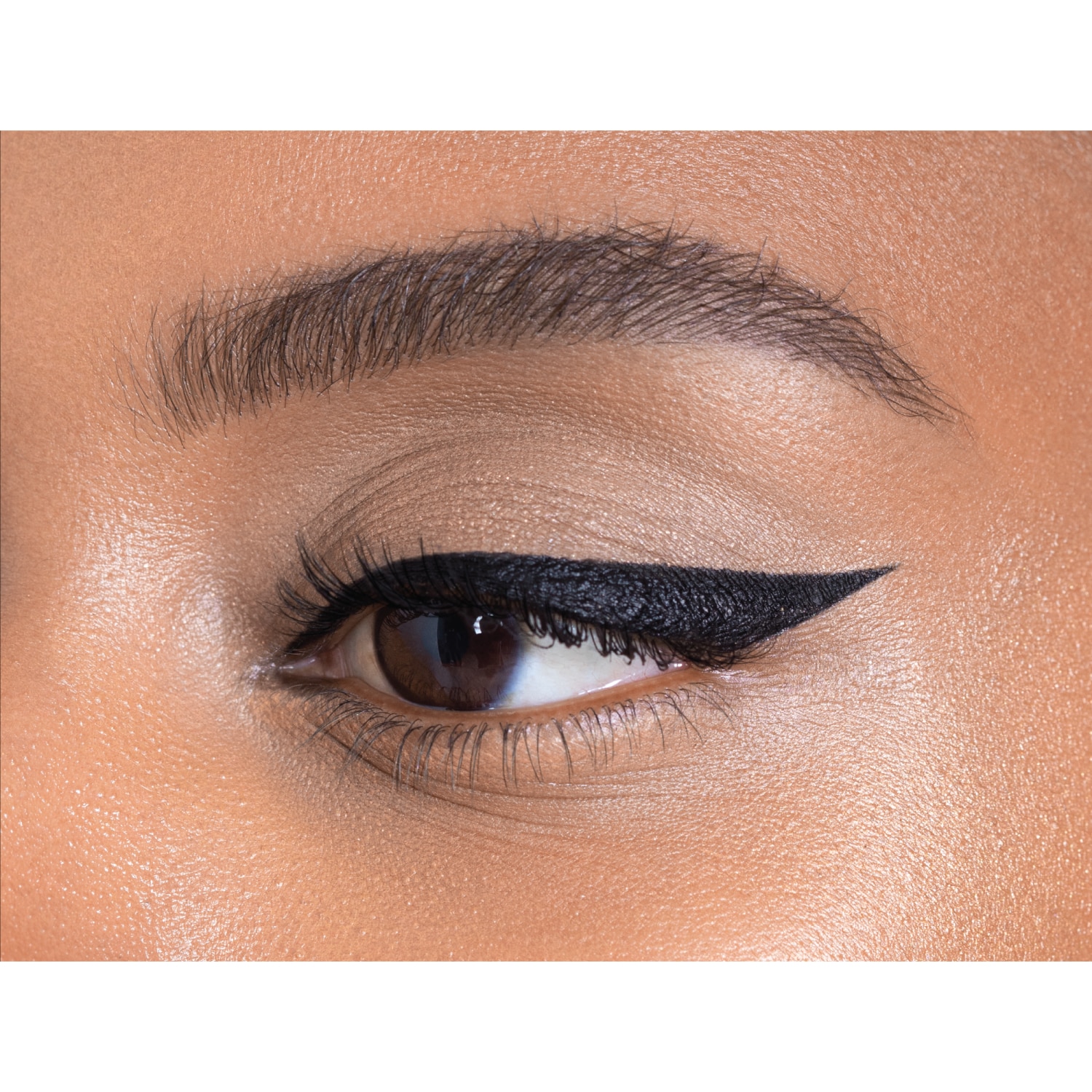 MACRO BLADE LIQUID LINER (DELINEADOR LIQUIDO PARA OJOS)